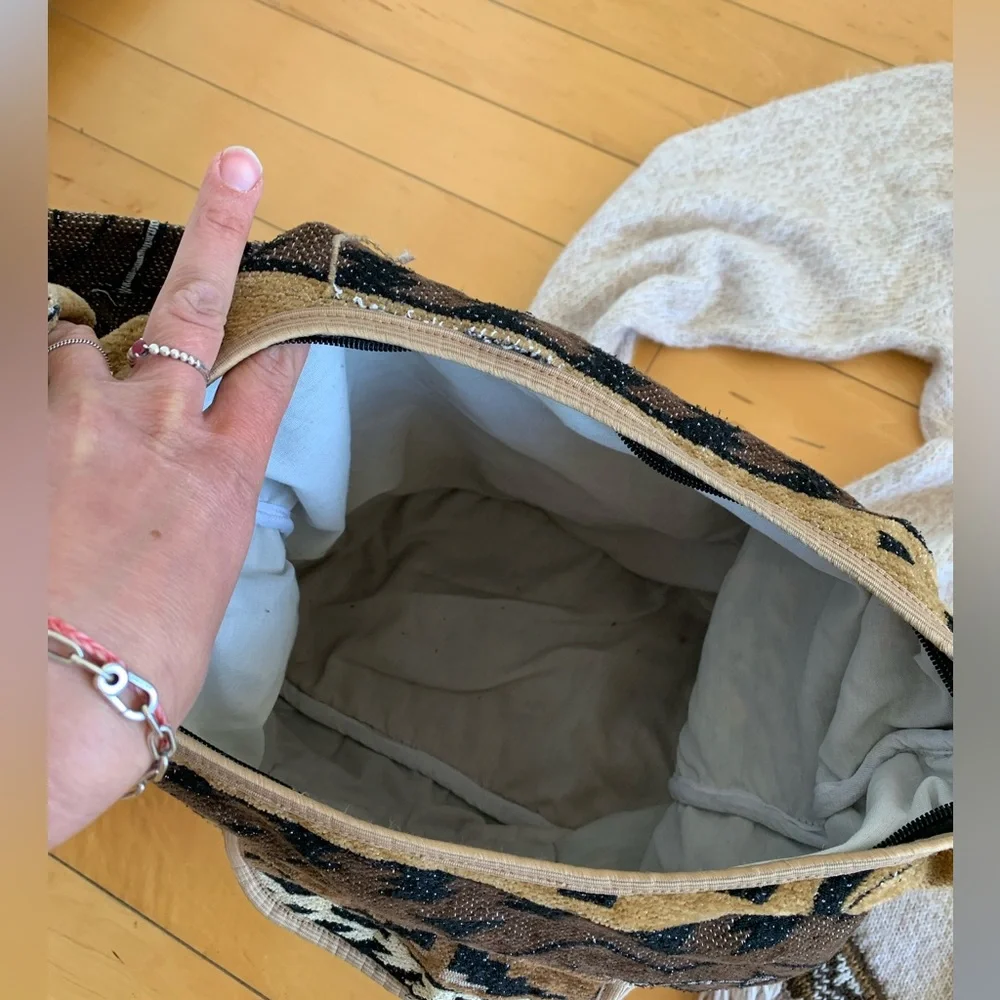 Alpaca sweater and purse bundle - Picture 5 of 7